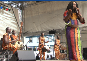 Die Gruppe Lanaya auf der Marktbühne