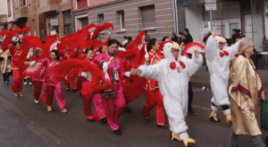 Gruppe der Meenzer Chinese beim Rosenmontagszug