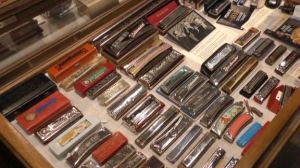 Mundharmonikas im Schaukasten